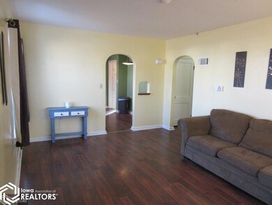 1614 Summit St, Marshalltown, IA 50158 - photo 4