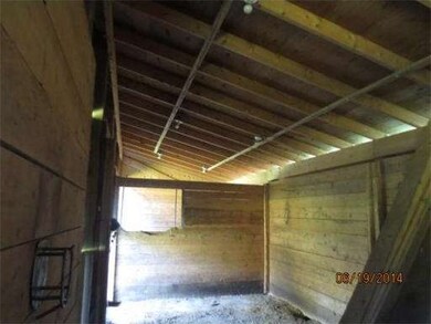 32 Bond St, Spencer, MA 01562 - photo 3