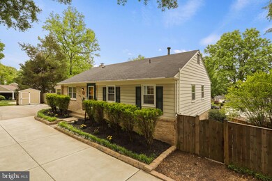 6821 Stoneybrooke Ln, Alexandria, VA 22306 - photo 3