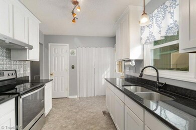 1433 Oakland Ave, Asheboro, NC 27203 - photo 7