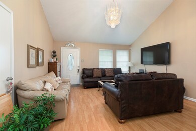 7911 Woodland Oaks Ct, Houston, TX 77040 - photo 2