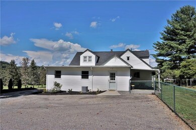 Lots of parking space, covered side patio area, an