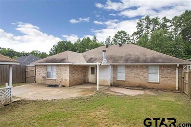 1707 1707 Peach St, Kilgore, TX 75662 - photo 2