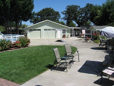 578 N 6th St, Central Point, OR 97502 - photo 2