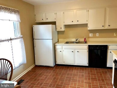 449 W Caracas Ave, Hershey, PA 17033 - photo 4