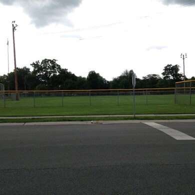 717 N Harvey St, Griffith, IN 46319 - photo 4