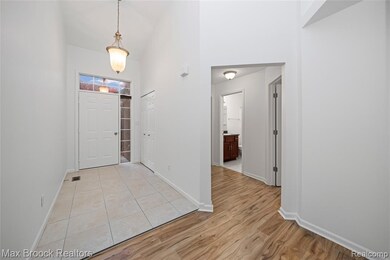 4852 Burberry Dr unit 212, Warren, MI 48092 - photo 6