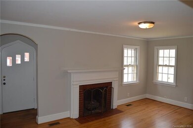 326 N Bost St, Statesville, NC 28677 - photo 3