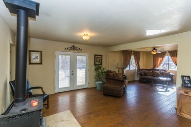 008_Living Room
