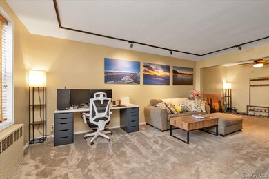 80-35 Springfield Blvd unit 4F, Oakland Gardens, NY 11364 - photo 5