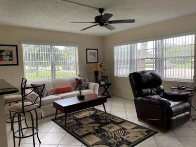 346 Camden O, West Palm Beach, FL 33417 - photo 2