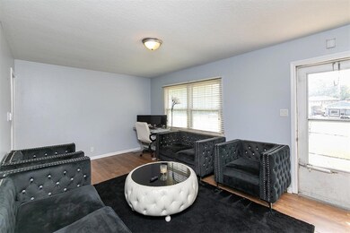 2219 SE 6th St, Des Moines, IA 50315 - photo 3