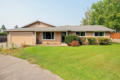 1423 Bonita Cir, Medford, OR 97504 - photo 3