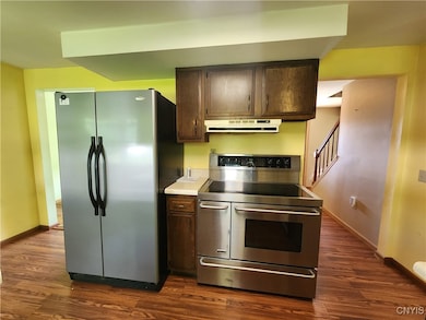 Pergo flooring extends throughout kitchen and laun
