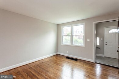 5512 C St SE, Washington, DC 20019 - photo 4