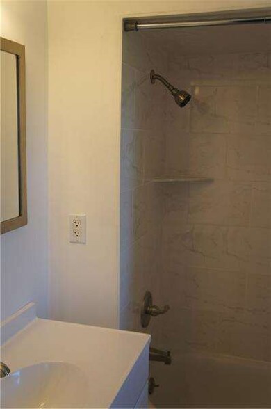 Remodeled Upstairs Bath w/ Tub