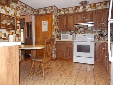 1302 Howard St, West Newton, PA 15089 - photo 5