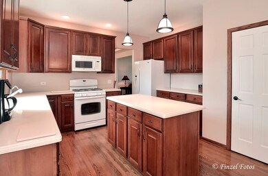 1475 Stonegate Rd, Algonquin, IL 60102 - photo 2