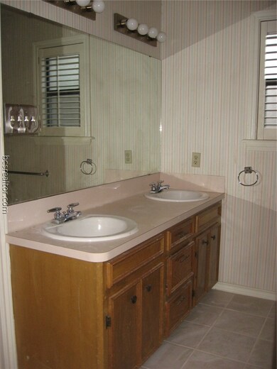 1719 Laura Ln unit CS, College Station, TX 77840 - photo 5