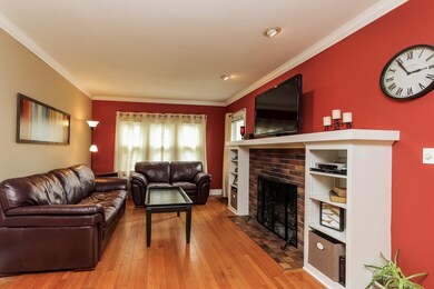 005-Living_Room-2760090-large