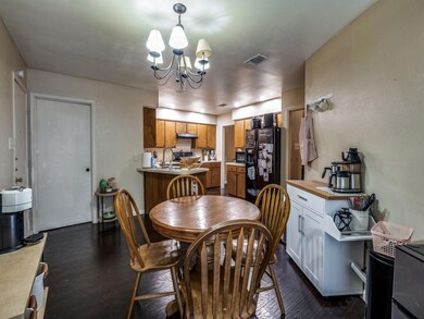 124-126 Hollyhill Ln, Denton, TX 76205 - photo 7