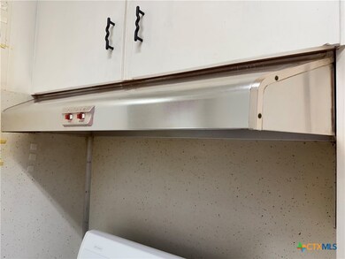 223 E Elm St, Seguin, TX 78155 - photo 5