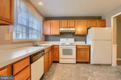 305 Barrington Ct, Palmyra, PA 17078 - photo 5