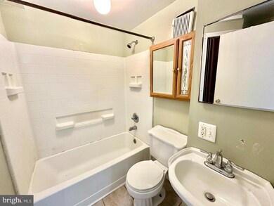 20521 Strath Haven Dr, Montgomery Village, MD 20886 - photo 7