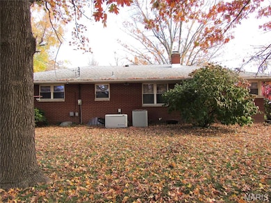 734 Berry Rd, Wood River, IL 62095 - photo 5