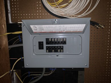 96 Kirk Dr, Springfield, MA 01109 - photo 2