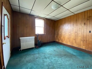 LIVING ROOM - UNIT 182