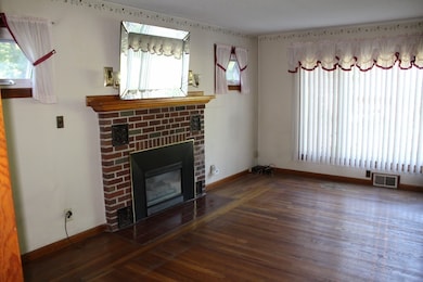 89 Elm St N, Barre, MA 01005 - photo 4