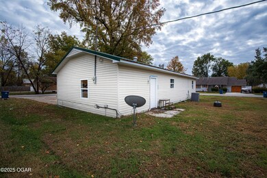 1507 Cherry St, Lamar, MO 64759 - photo 7