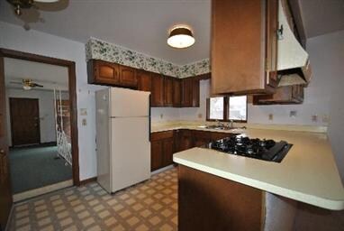 575 Terry Ave, Aurora, IL 60506 - photo 2