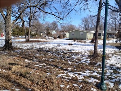 206 W Plum St, Raymore, MO 64083 - photo 5