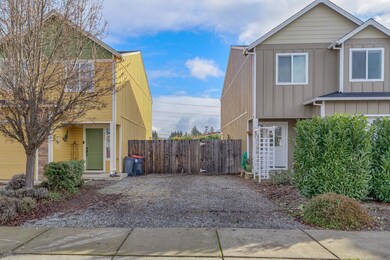 897 Silver Fox Dr, Central Point, OR 97502 - photo 3