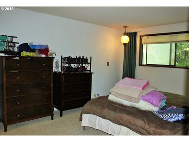 Bedroom, Primary