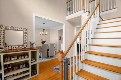 Entrance with high ceilings