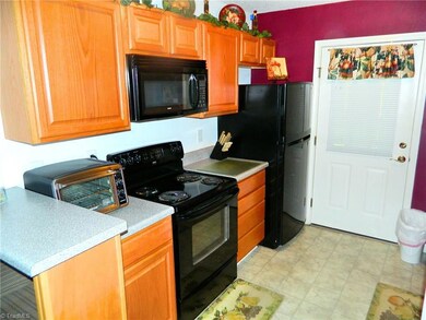 819 Belmont Dr unit 1D, High Point, NC 27263 - photo 6