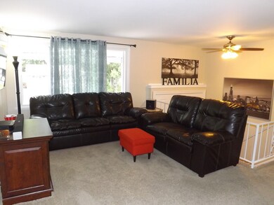 125 Pueblo Rd, Carpentersville, IL 60110 - photo 4