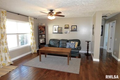 15947 N Regency Park Place, Chillicothe, IL 61523 - photo 2