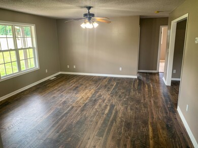 107 Roscoe Rd, Shelbyville, TN 37160 - photo 2