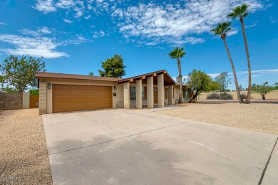 2 Car Garage 3401 E ALTADENA AVE
