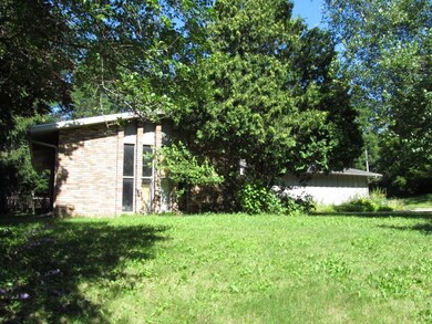 5713 Vineyard Rd, Fitchburg, WI 53575 - photo 2