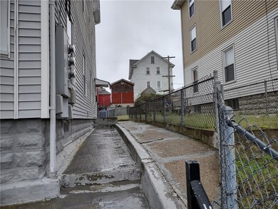 65 Lorraine St, Pawtucket, RI 02860 - photo 4