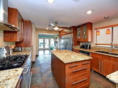 004_Kitchen