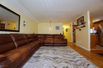 31 Locust Pl