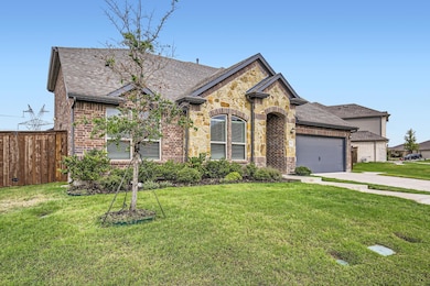 View of front of home featuring a front yard and a