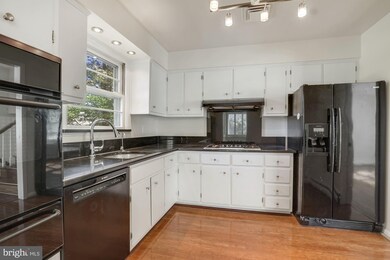 6714 Moly Dr, Falls Church, VA 22046 - photo 7