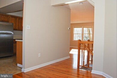 18817 Coral Grove Terrace, Germantown, MD 20874 - photo 4